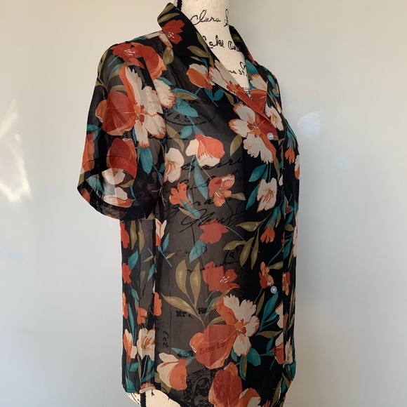 Button-Up Vacation Shirt - Picture 4 of 7